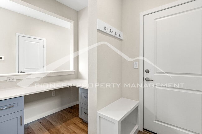 Building Photo - Beautiful Home with 2 Car Garage and Central A/C