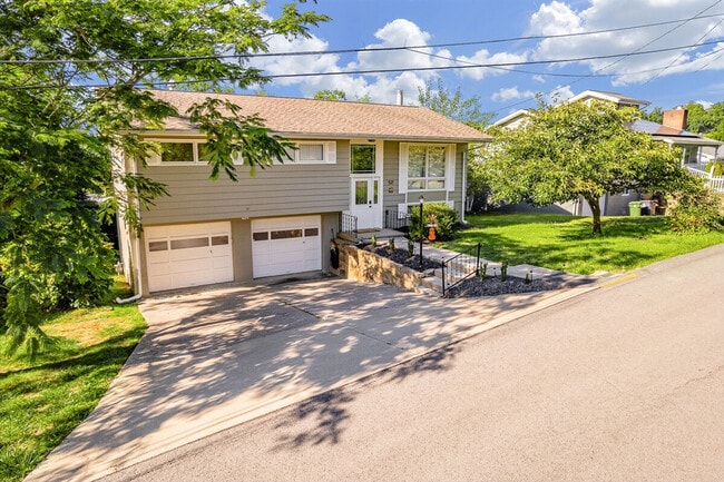 Building Photo - 521 Woodhaven Dr