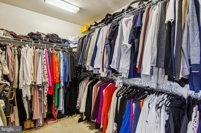 Building Photo - 3028 Rittenhouse Cir