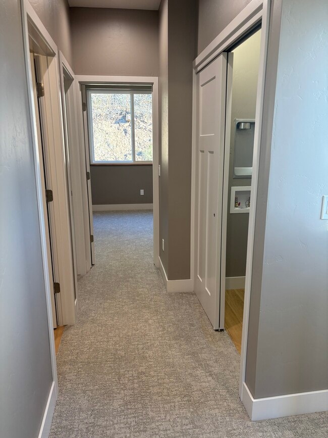 Building Photo - 762 Geoglein -3