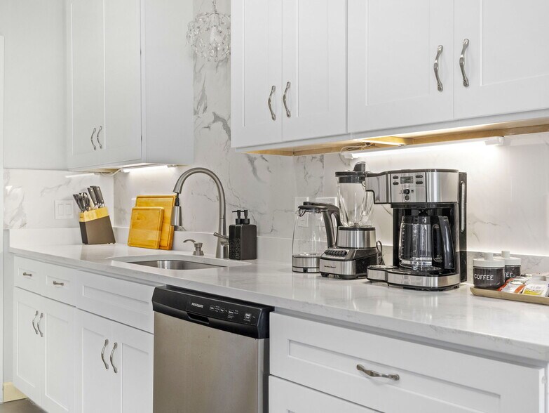 Building Photo - 110 Glen St