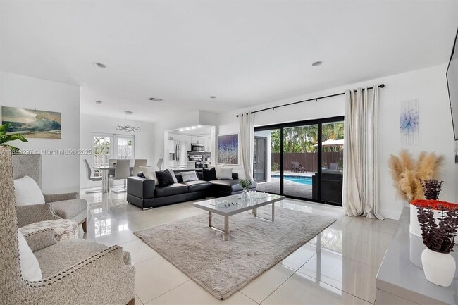 Primary Photo - 5800 NE 18th Ave