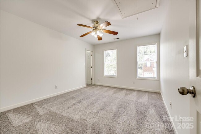 Building Photo - 4505 Hampstead Heath Dr