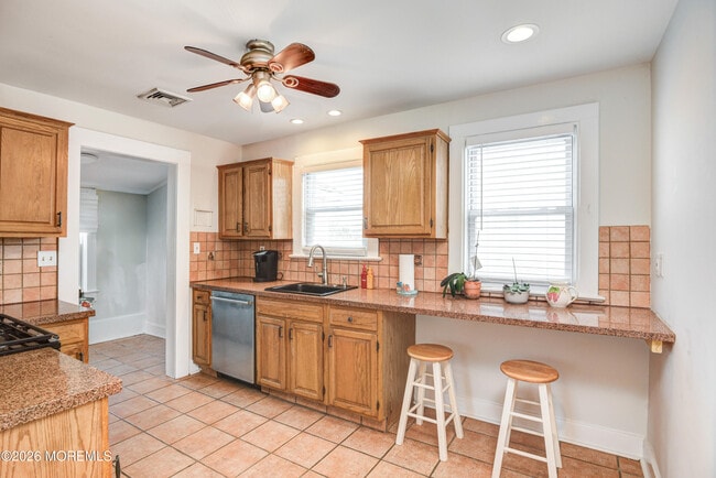 Building Photo - 47 Valentine St