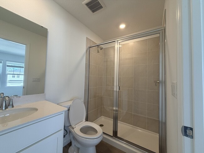 Building Photo - 523 Holly Lks Dr