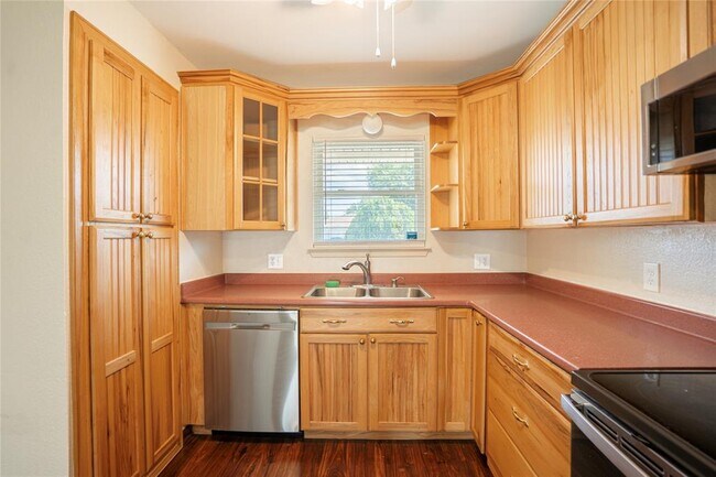 Building Photo - 2010 Continental Dr