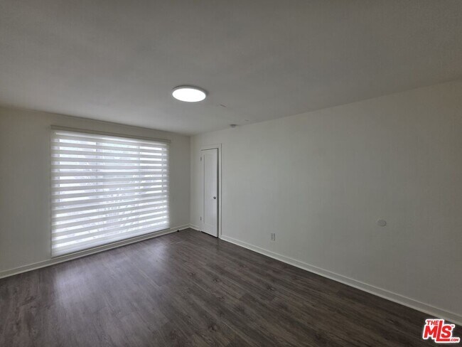 Building Photo - 1635 S Beverly Glen Blvd