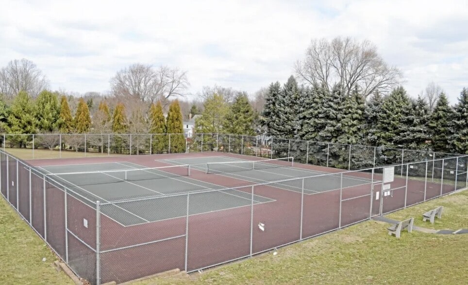 tennis court - 20729 Valley Forge Cir
