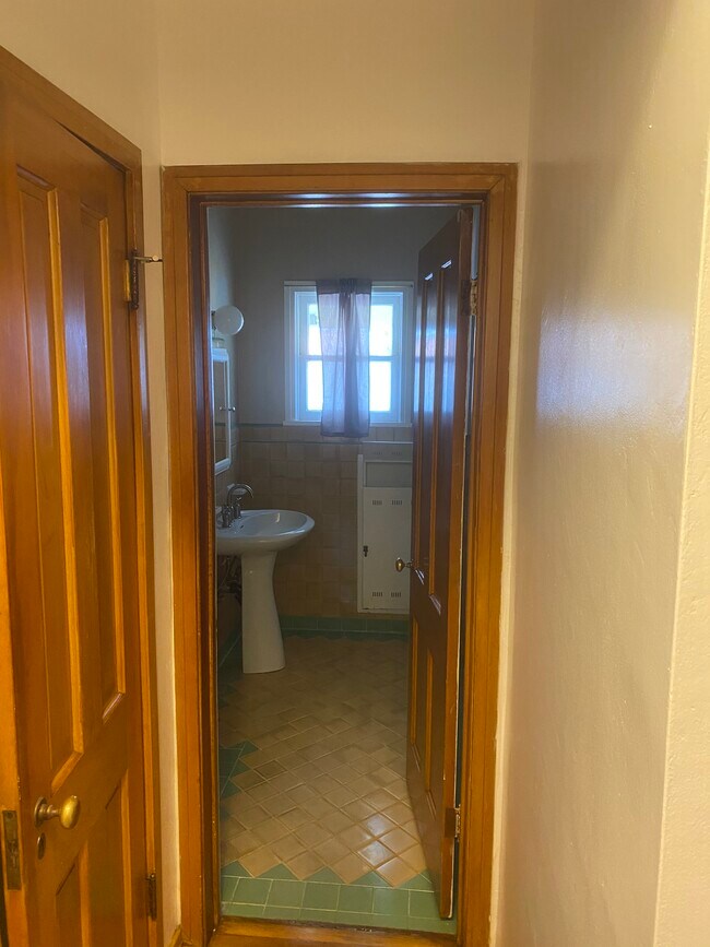 Building Photo - 1577 Chickasaw Ave