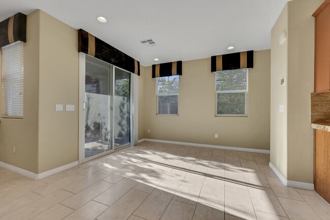 Building Photo - Southern Highlands: Spacious 4-Bedroom Home in a Gated Community with Upstairs Loft, Private Back...