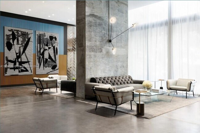 Building Photo - 398 NE 5th St