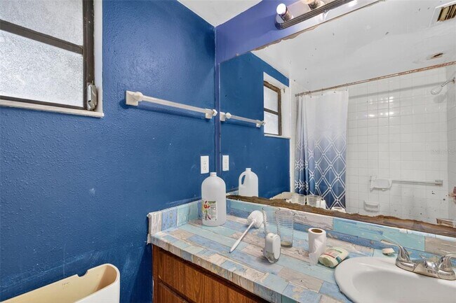 Building Photo - 260 13th St N