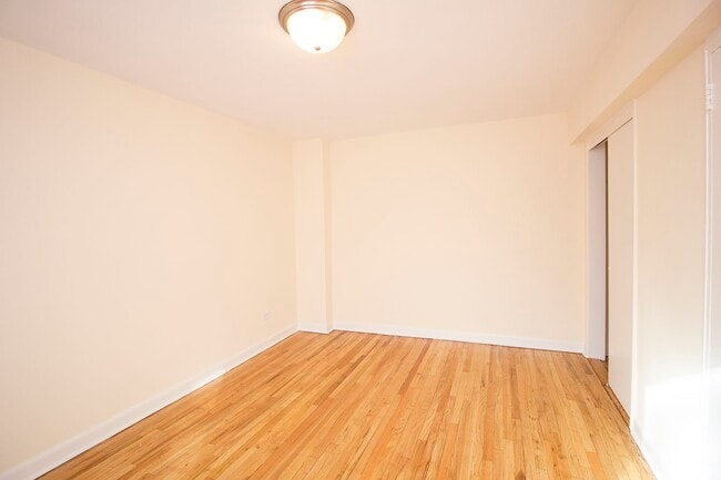 Building Photo - 2750 Homecrest Ave