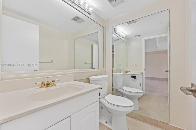 Building Photo - 2525 NE 135th St