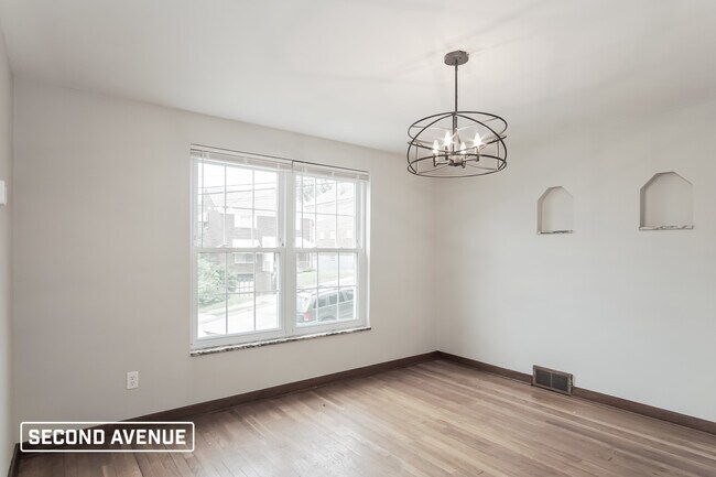 Building Photo - 125 Marion St