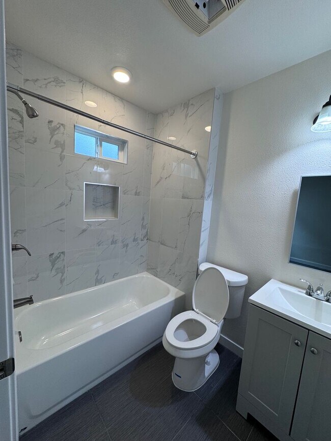 Building Photo - 2728 Orchard Pl