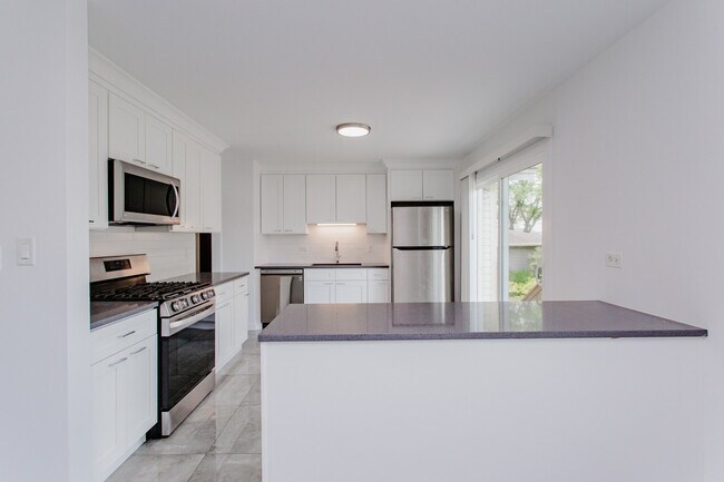 Building Photo - 815 Concord Cove