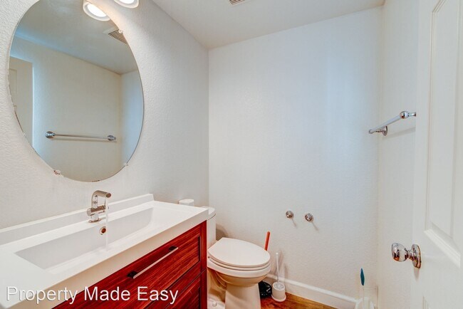 Building Photo - 3 br, 2.5 bath House - 516 Beckton Park Ave