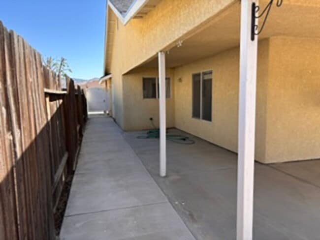 Building Photo - Charming 2-Story Home in a Convenient Tehachapi Location