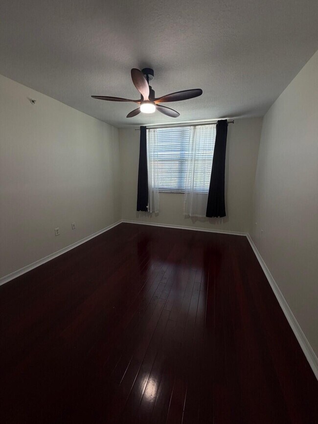 Building Photo - 2421 NE 65th St