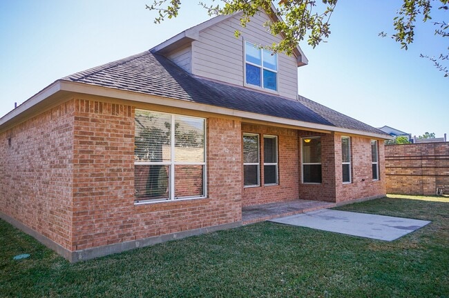 Building Photo - 24638 Wild Oak Lake Dr