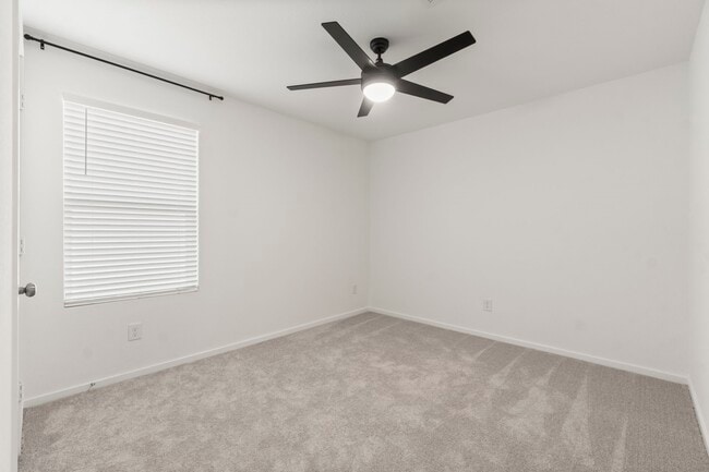 Building Photo - 25429 Carnation Ct