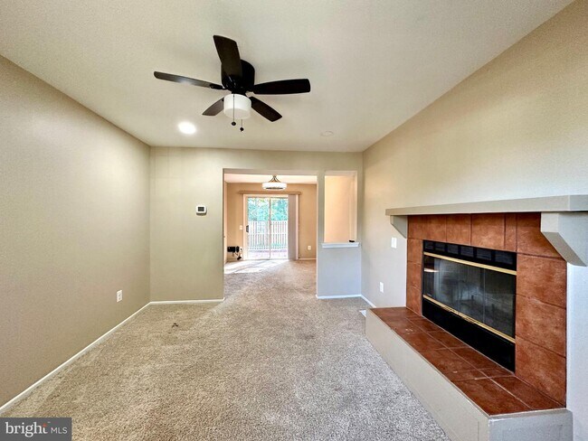 Building Photo - 6123 Martins Landing Ct