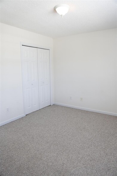 Building Photo - 121 W Ivybridge Dr