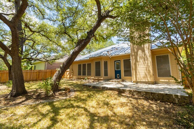 Building Photo - 4 bedroom, 2 bathroom home in South Austin!