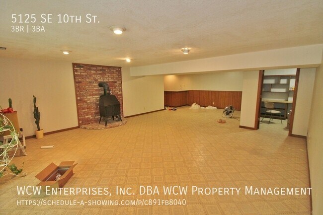 Building Photo - 5125 SE 10th St