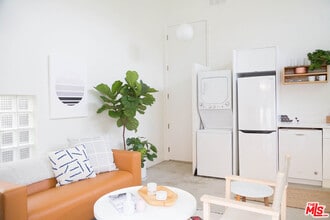 Building Photo - 2228 1/2 Echo Park Ave