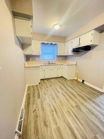 Building Photo - 8584 W Villard Ave