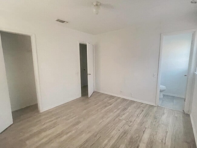 Building Photo - 1807 Westcliff Dr