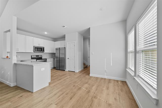 Building Photo - 419 E Elm St