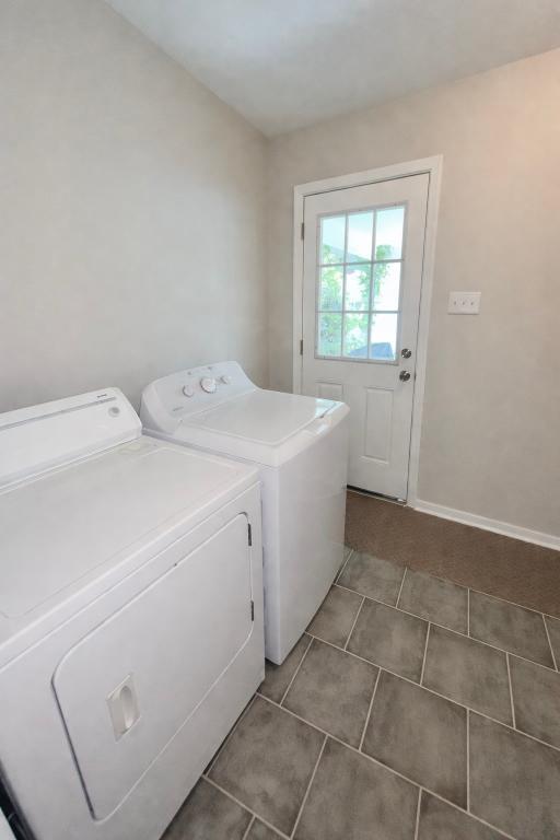 Building Photo - 943 Kingsway Rd