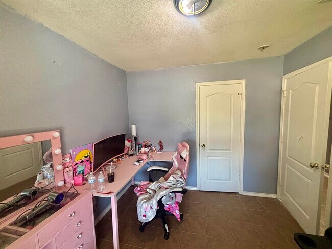 Building Photo - 2616 Comal Loop