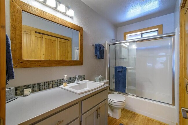 Building Photo - 14745 Davos Dr