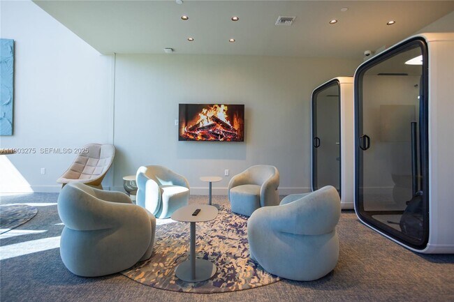 Building Photo - 580 72nd St