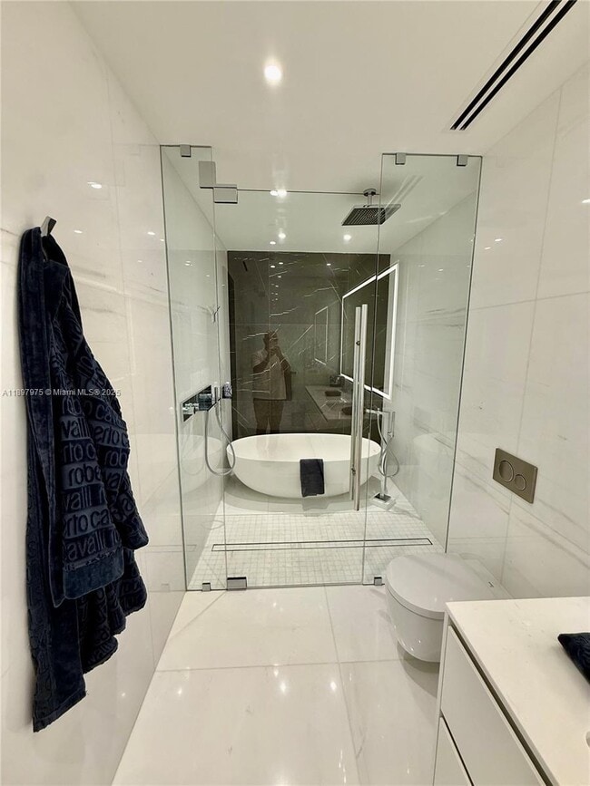 Building Photo - 300 Biscayne Blvd Way