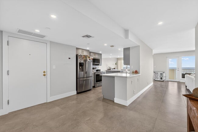 Building Photo - 4301 N Ocean Blvd