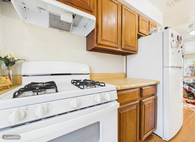 Building Photo - 1515 Pine Ridge Dr