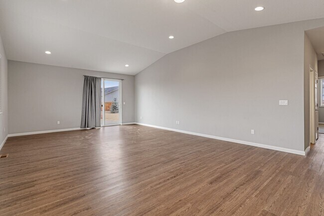 Building Photo - Trailer Parking, Newer house with Low main...