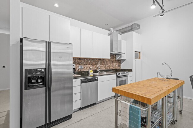 Building Photo - 1312 Live Oak St