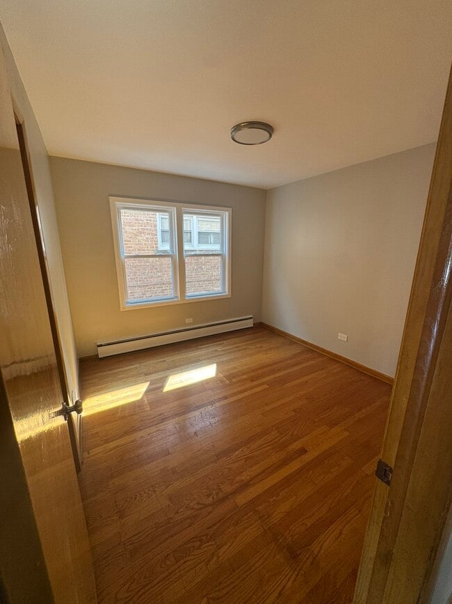 Building Photo - 7241 W Belmont Ave
