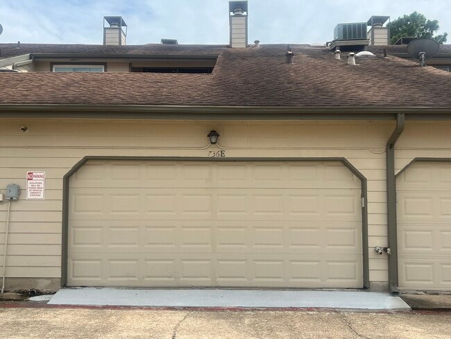 Building Photo - 736 Country Pl Dr