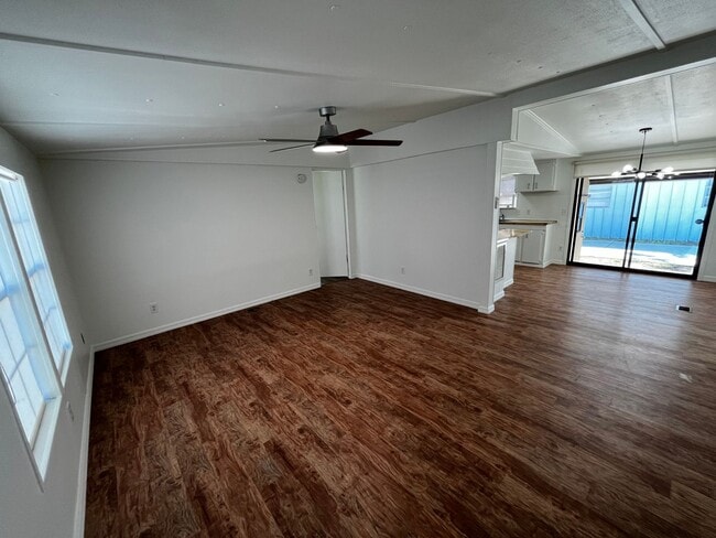 Building Photo - Newly Renovated Small 2BR w/Den Guest House