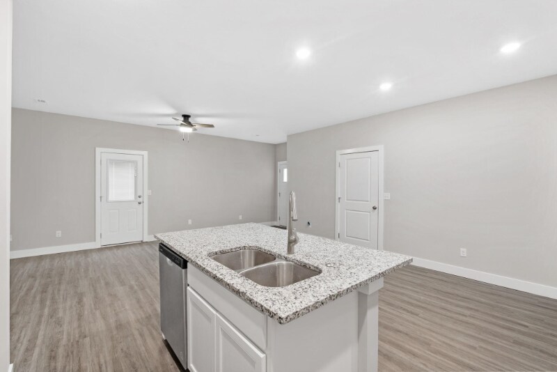 Building Photo - 5120 N Cypress St