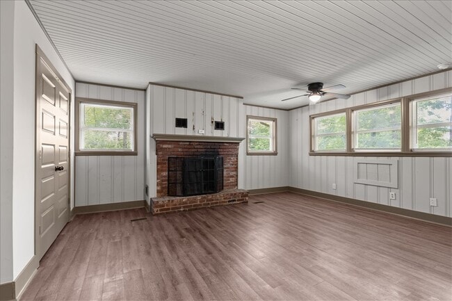 Building Photo - 522 S Duncan Ave