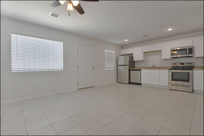 Building Photo - 4626 Maxwell Ave