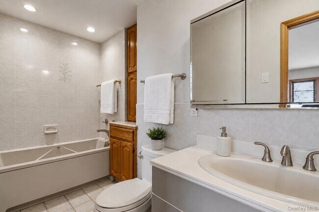 Building Photo - 27 Allapartus Cir
